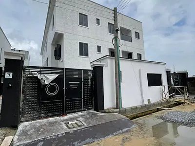 Super Luxury 3 Bedroom Masonite and BQ in a Good Environment Duplex
