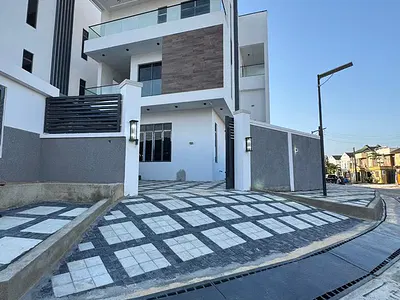 Luxurious 5 Bedrooms Fully Detached Duplex with Pool and 2 Rooms BQ — Off Admiralty Way, Lekki Phase 1, Lekki, Lagos