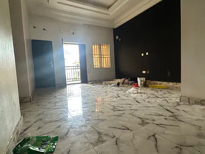 A Spacious Cute 2 Bedroom Flat First Floor