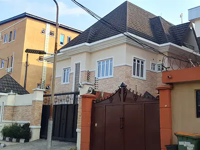 Tastefully Finished and Top Notch 4 Bedroom