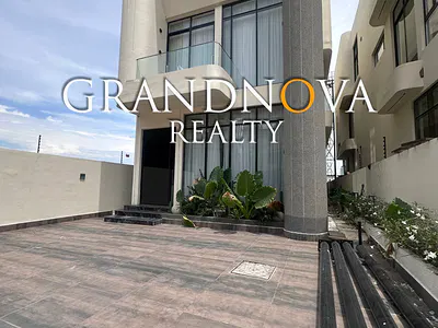 High End Luxury 5 Bedroom Detached Duplex with Swimming Pool