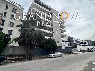 Ultra Modern 3 Bedroom Apartment with Elevator