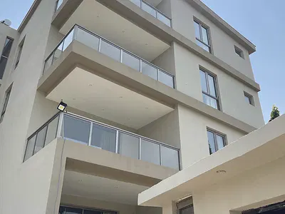 Tastefully Furnished 2 Apartment