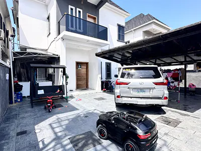 Clean 4bedroom Fully Detached House