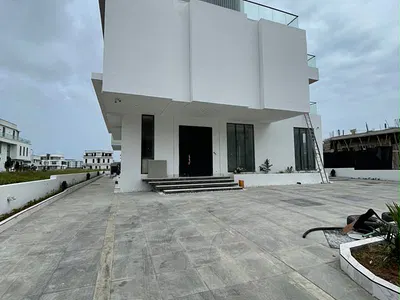 Exquisite 5 Bedroom Detached Duplex
