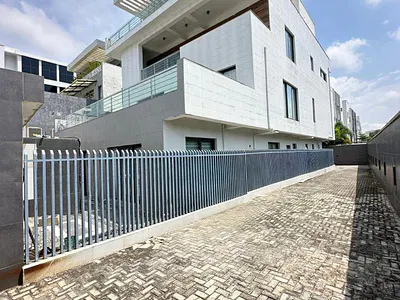 Luxury 5bedroom Fully Detached House with BQ Swimming Pool