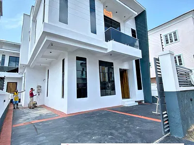 Modern 5 Bedroom Detached Duplex