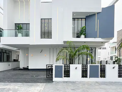 Five Bedroom Fully Detached Duplex with Garden
