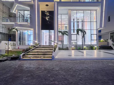 Five Bedroom Duplex with Open Rooftop, Elevator, Gym