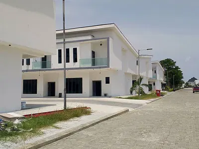Exquisite 4 Bedroom Terrace Duplex