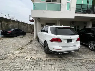 Distress 4 Bedrooms Terrace Serviced Duplex
