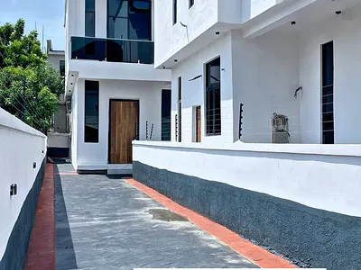 Modern 4 Bedroom Detached Duplex