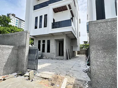 Stunning 6 Bedroom Detached Duplex