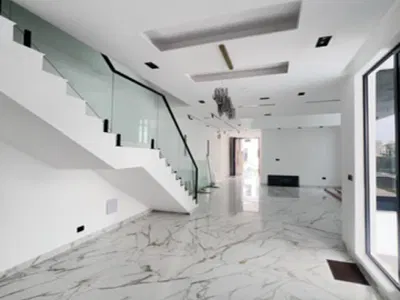 Stunning 5 Bedroom Detached Duplex
