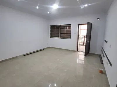 Service 2 Bedrooms Flat Upstairs