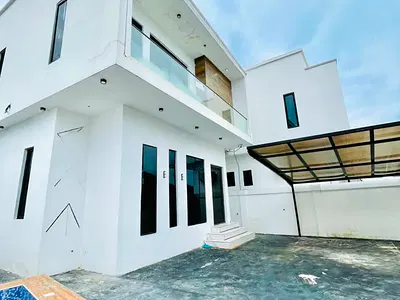 5 Bedroom Fully Detached Duplex with a Swimming Pool