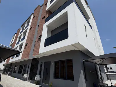 Fully Serviced 3 Bedroom Maisonette with Pool