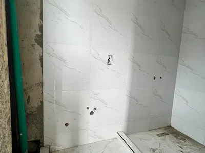 Sleek 2 Bed Apartment with Pool, Gym, Elevator in a Secure Location