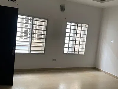 Distress Sell 7 Bedroom Duplex in Bakare Estate