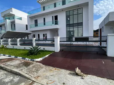 Luxury 5 Bedroom Well Detailed and Spacious