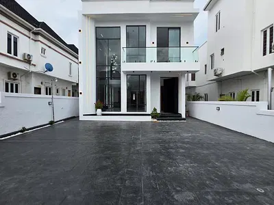 5 Bedroom Fully Detached Triplex