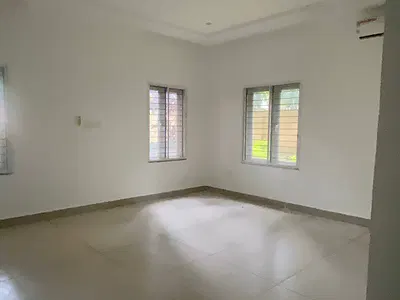 Spacious 3 Bedroom Flat + BQ