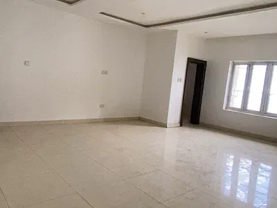 Spacious 3 Bedroom Flat