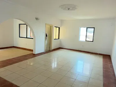 *extremely Large and Spacious 4 Bedroom Flat