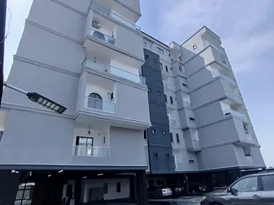 Fully Serviced 2 Bedroom Apartment with Pool, Gym and Elevator