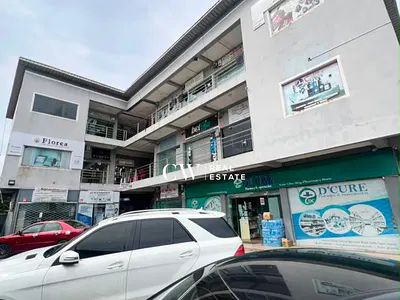 Prime Road-Facing Shop Space