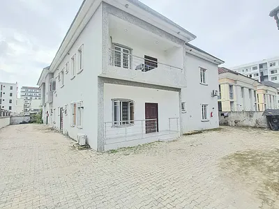 Well Built 2 Bedroom Apartment