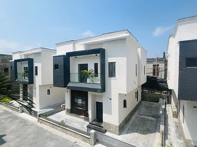 Fully Detached 4 Bedroom Duplex