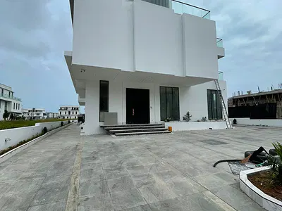 Contemporary 5-Bedroom Fully Detached Duplex