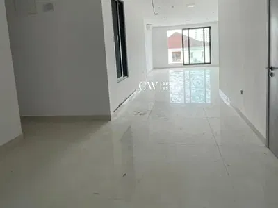 3 Bedrooms Apartment