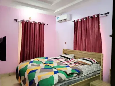 Shared Apartment Luxury 3 Bedroom Duplex (Fully Furnished)