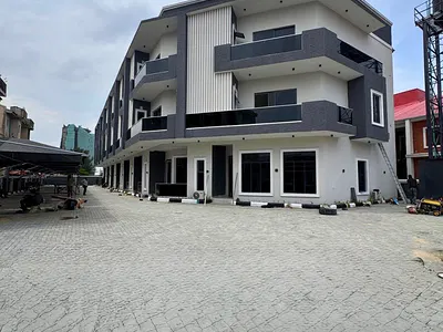 Contemporary 4 Bedroom Terrace with Spacious Rooms, BQ & Pool