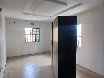 Well Maintained 2 Bedroom Flat