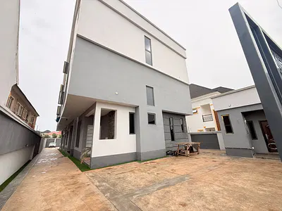 4bedroom Terrace Townhouse with BQ