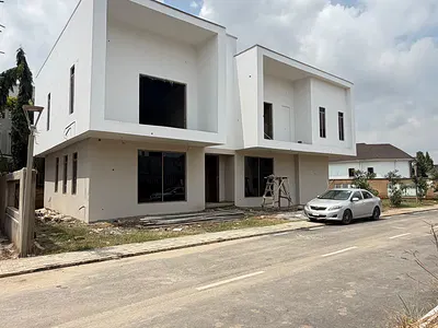 5 Bedroom Detached Duplex with BQ 2 Living Rooms