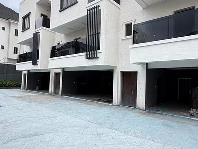 4 Bedroom Terrace Duplex with BQ 2 Living Rooms