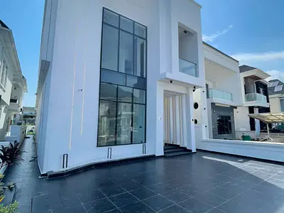 Luxury 5 Bedroom Fully Detached Duplex + BQ, Swimming Pool