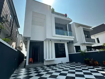 Luxurious 5 Bedroom Fully Detached with BQ and Swimming Pool