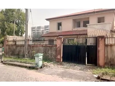 5 Bedroom Detached House with 2 Rooms BQ — Lekki, Lagos