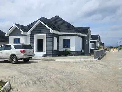 Luxury 3 Bedroom Bungalow with Solar