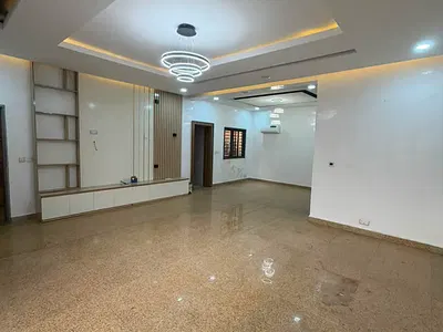 Clean 3 Bedroom Apartment