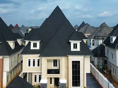 7 Bedroom Tastefully Finished Pent House Duplex & BQ