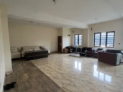 Office Space on the Ground Floor Close to Expressway