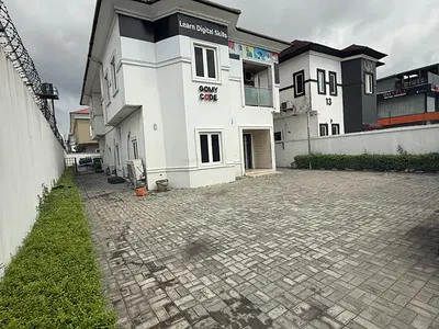 Finished 5 Bedroom Detached Duplex with Swimming Pool and 2 Rooms BQ*️