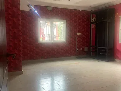 Self Service 3 Bedroom House.