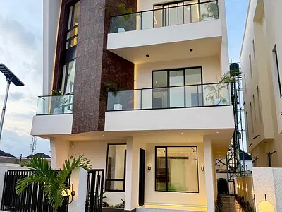 5 Bedrooms Fully Detached Duplex